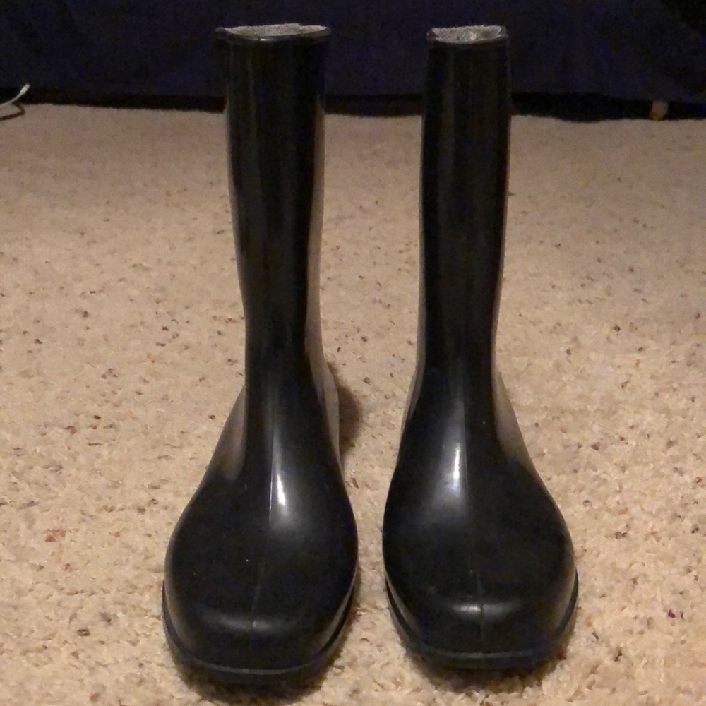 Black rain boots mid high